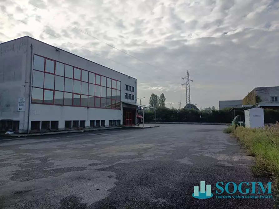 Immagine 14 di Locale commerciale in vendita  in VIA DANTE ALIGHIERI a Pioltello