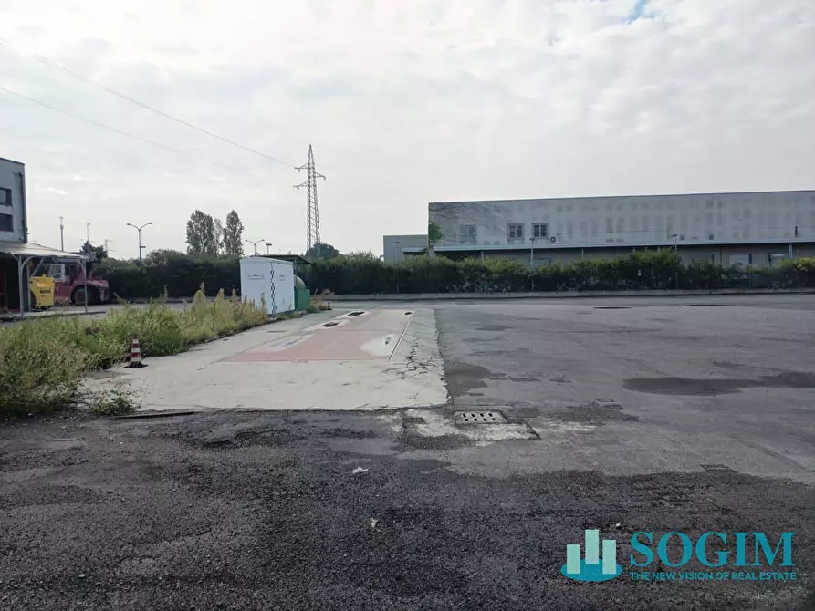 Immagine 19 di Locale commerciale in vendita  in VIA DANTE ALIGHIERI a Pioltello