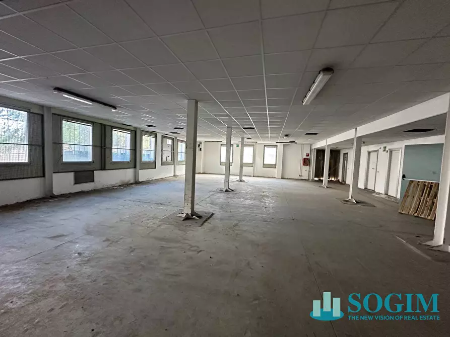 Immagine 2 di Capannone industriale in vendita  in Corso Italia 10 a Peschiera Borromeo
