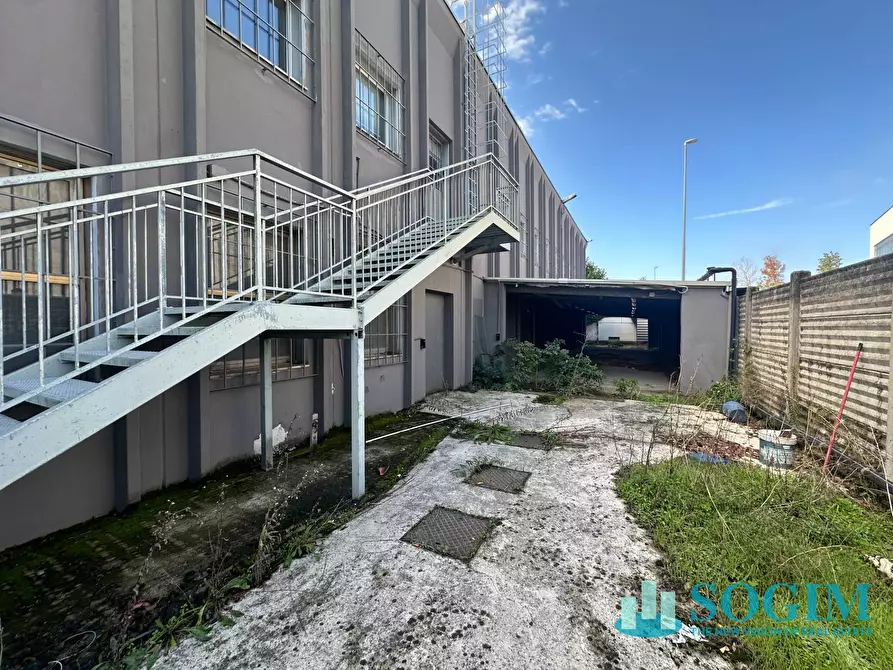 Immagine 8 di Capannone industriale in vendita  in Corso Italia 10 a Peschiera Borromeo