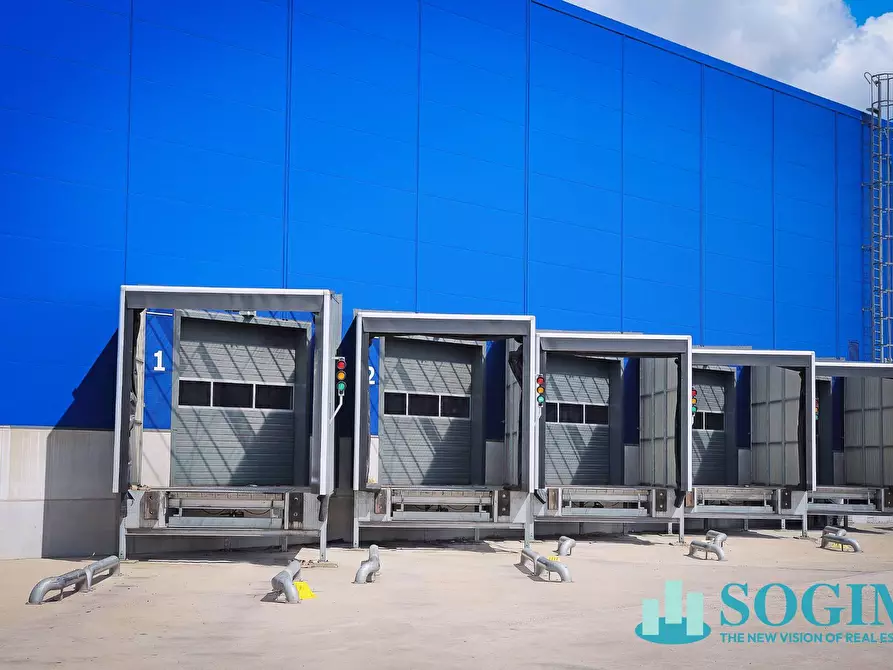 Immagine 16 di Capannone industriale in affitto  in via fantoli a Milano