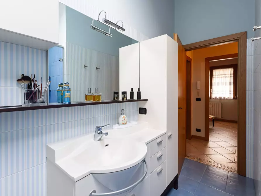 Immagine 23 di Casa semindipendente in vendita  in via giovanni pascoli 37 a Cologno Monzese