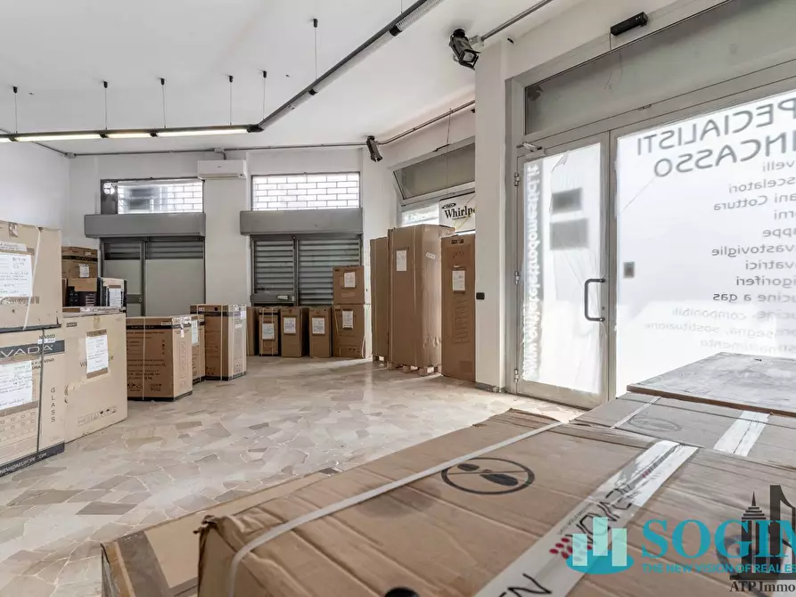 Immagine 1 di Negozio in vendita  in Viale Romagna 11 a Cinisello Balsamo