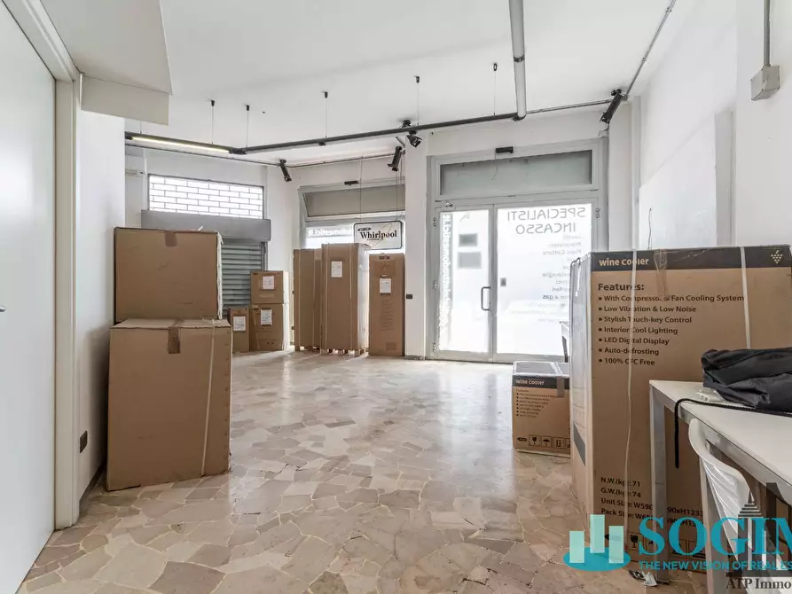 Immagine 2 di Negozio in vendita  in Viale Romagna 11 a Cinisello Balsamo