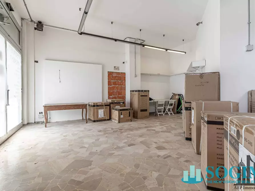 Immagine 3 di Negozio in vendita  in Viale Romagna 11 a Cinisello Balsamo