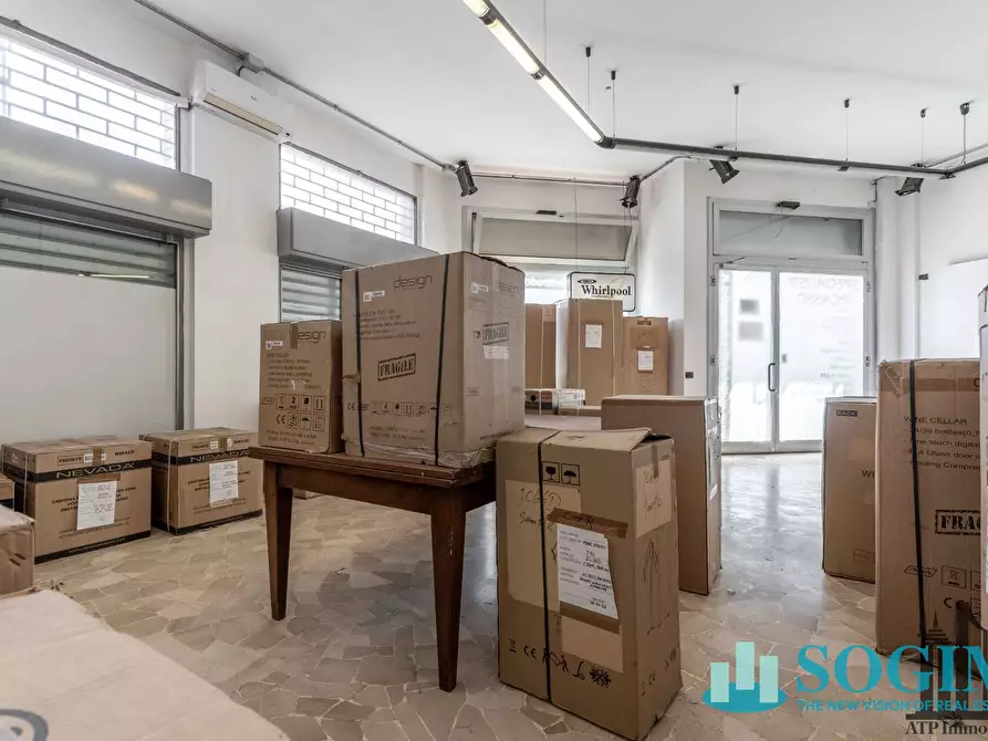 Immagine 6 di Negozio in vendita  in Viale Romagna 11 a Cinisello Balsamo