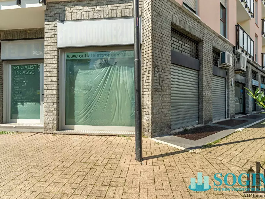Immagine 12 di Negozio in vendita  in Viale Romagna 11 a Cinisello Balsamo