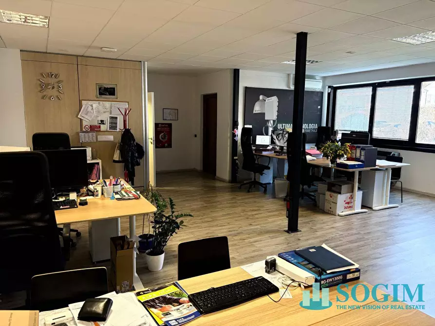 Immagine 8 di Capannone industriale in affitto  a Arcore