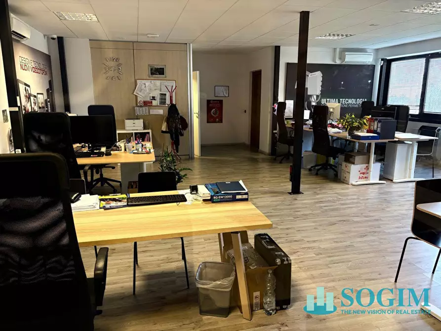 Immagine 10 di Capannone industriale in affitto  a Arcore