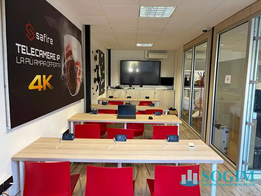 Immagine 12 di Capannone industriale in affitto  a Arcore