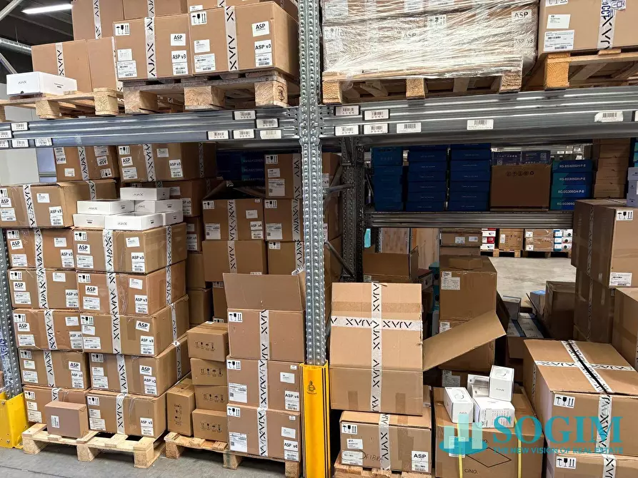 Immagine 15 di Capannone industriale in affitto  a Arcore