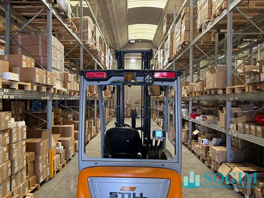 Immagine 16 di Capannone industriale in affitto  a Arcore