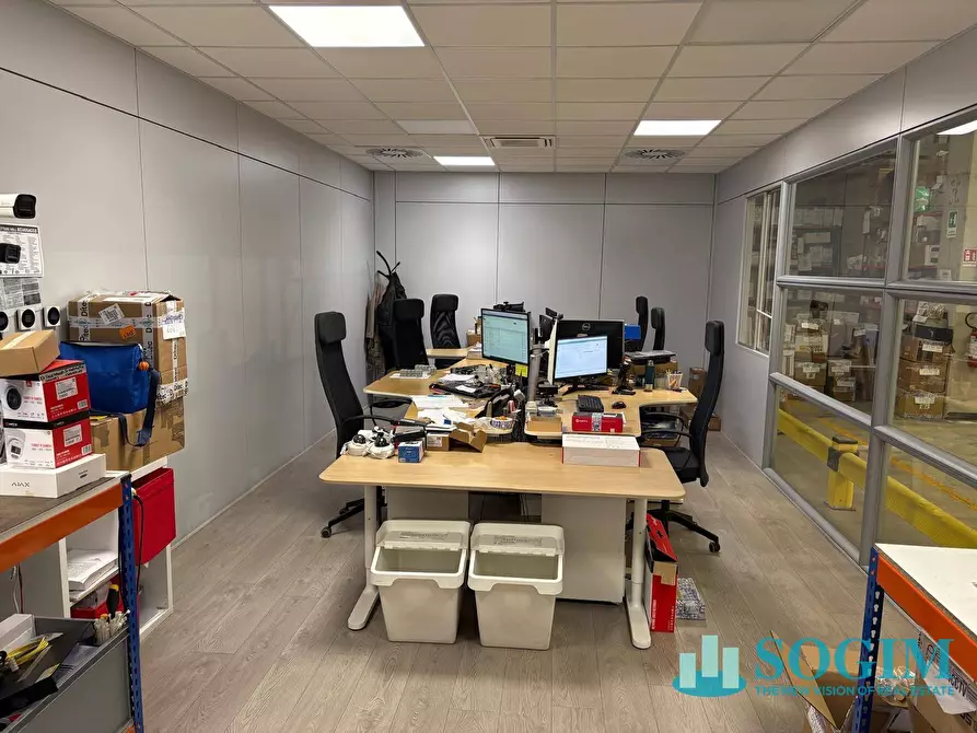 Immagine 17 di Capannone industriale in affitto  a Arcore