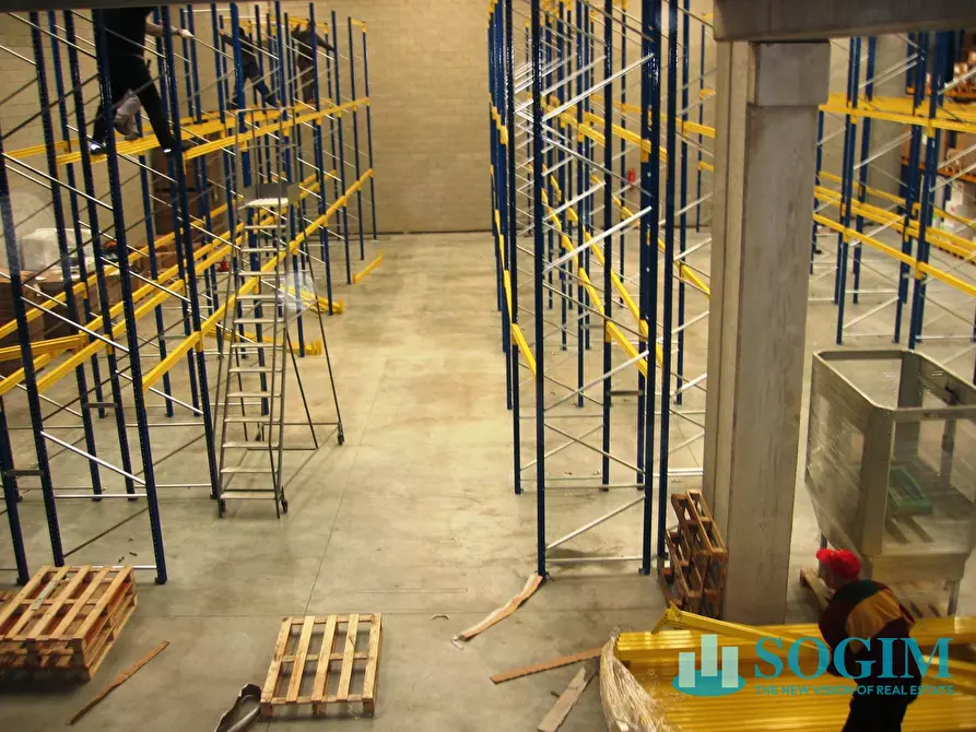 Immagine 3 di Capannone industriale in affitto  a Arcore