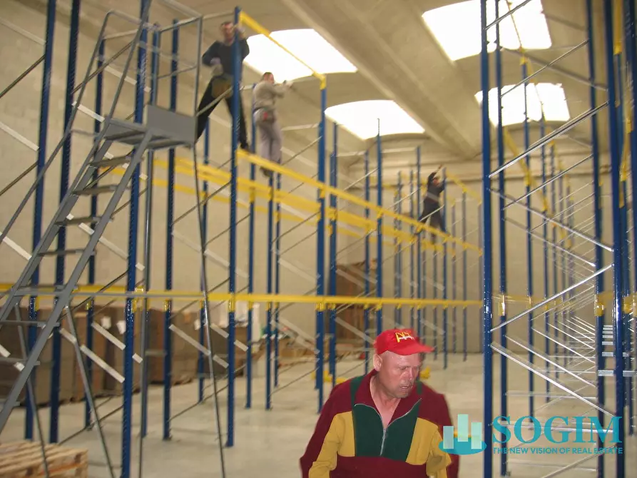 Immagine 19 di Capannone industriale in affitto  a Arcore