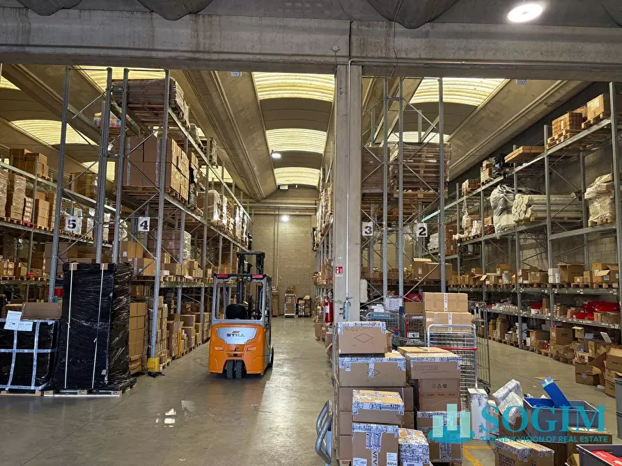 Immagine 2 di Capannone industriale in affitto  a Arcore