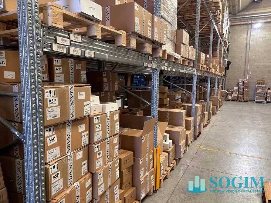 Immagine 22 di Capannone industriale in affitto  a Arcore