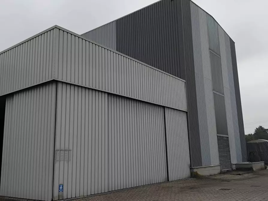 Immagine 2 di Capannone industriale in affitto  a Villasanta