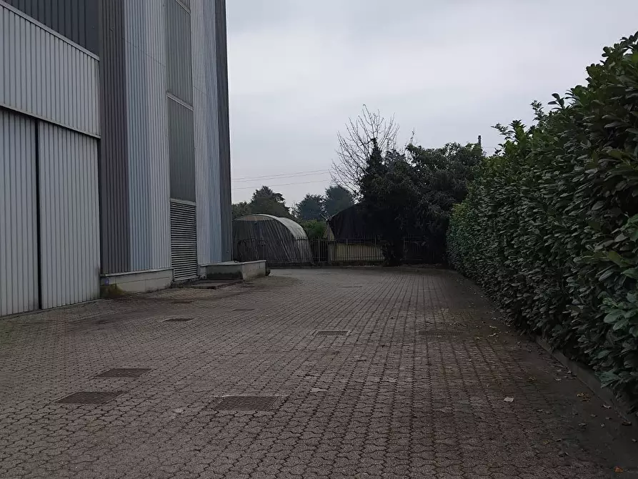 Immagine 4 di Capannone industriale in affitto  a Villasanta