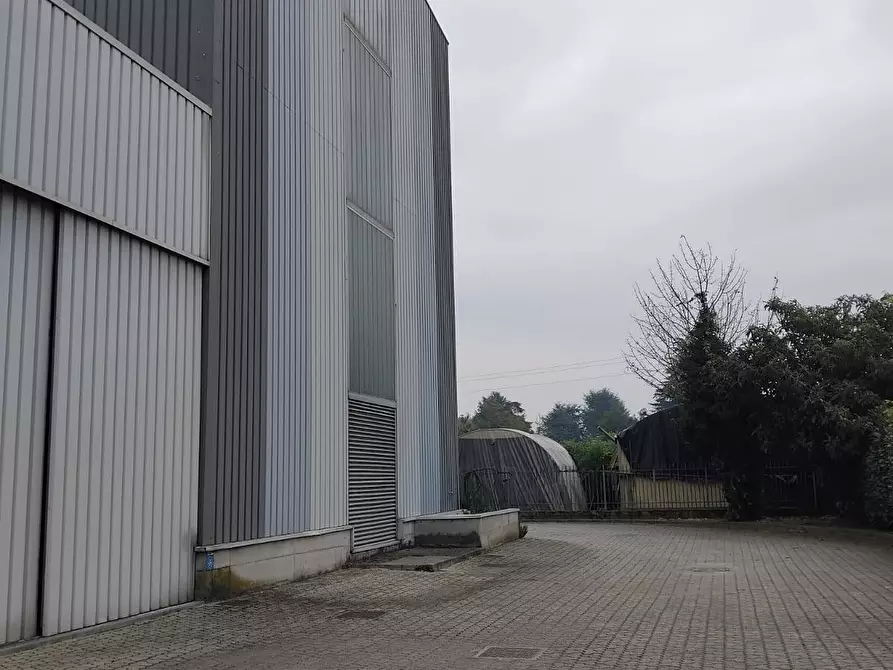 Immagine 10 di Capannone industriale in affitto  a Villasanta