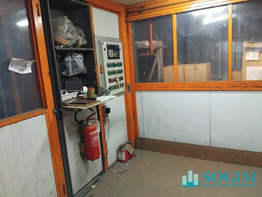 Immagine 11 di Capannone industriale in affitto  a Villasanta