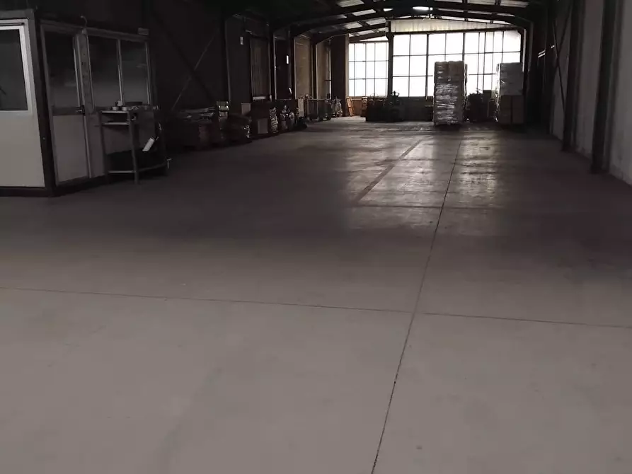 Immagine 13 di Capannone industriale in affitto  a Villasanta