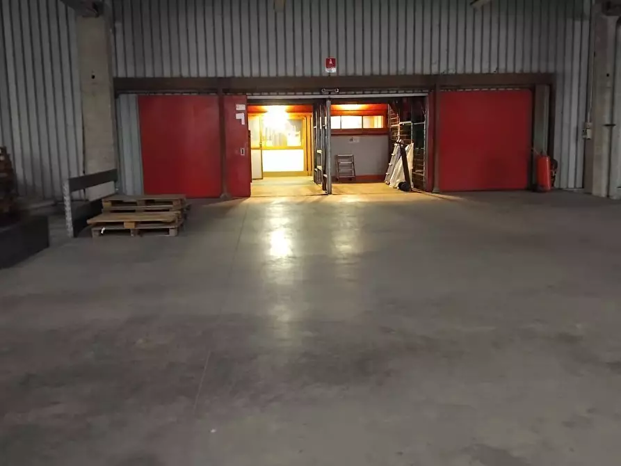 Immagine 14 di Capannone industriale in affitto  a Villasanta