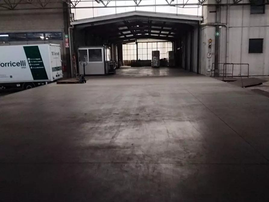 Immagine 16 di Capannone industriale in affitto  a Villasanta