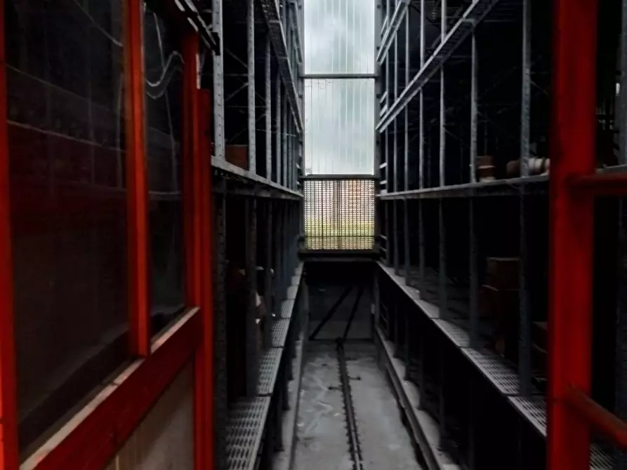 Immagine 1 di Capannone industriale in affitto  a Villasanta