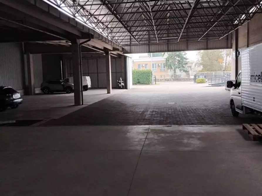 Immagine 22 di Capannone industriale in affitto  a Villasanta