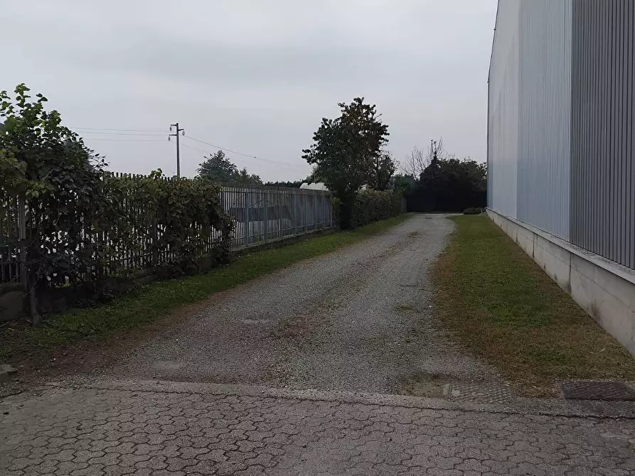 Immagine 24 di Capannone industriale in affitto  a Villasanta