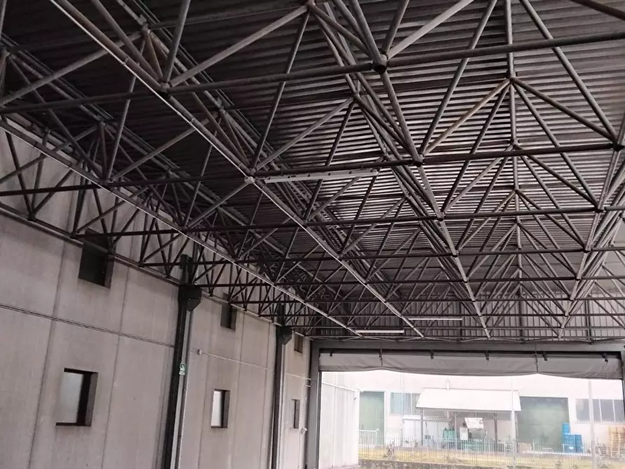 Immagine 25 di Capannone industriale in affitto  a Villasanta