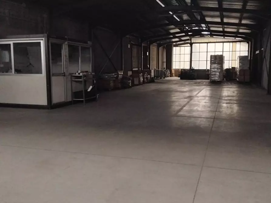 Immagine 26 di Capannone industriale in affitto  a Villasanta