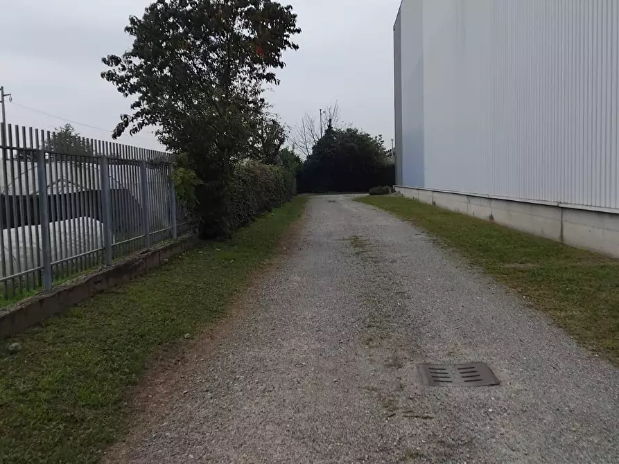 Immagine 27 di Capannone industriale in affitto  a Villasanta
