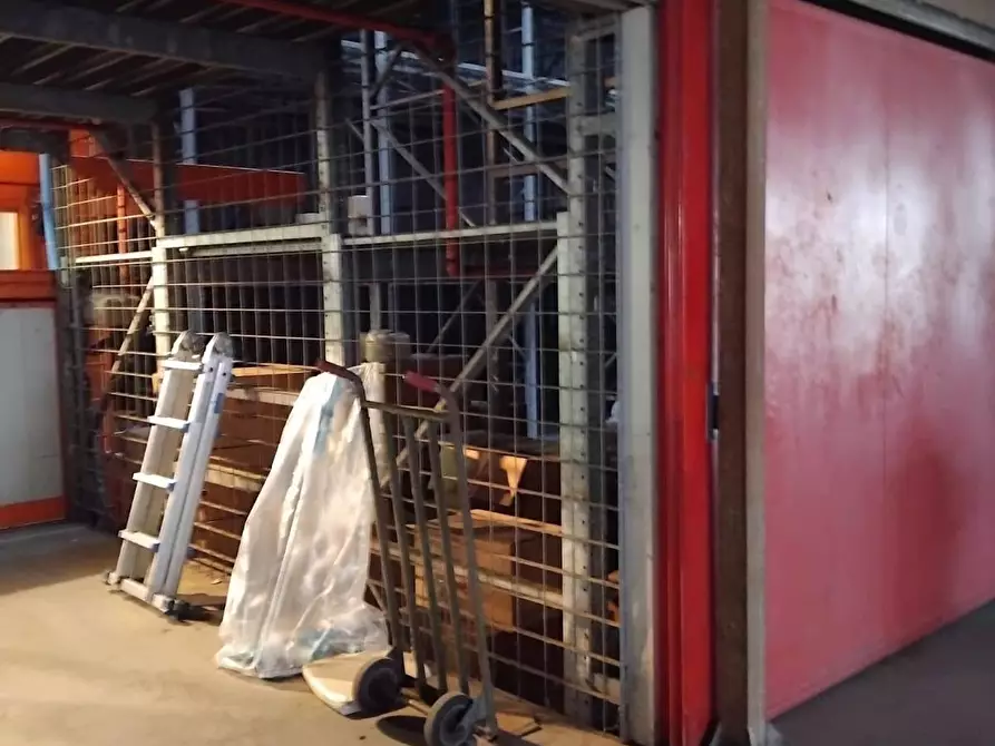 Immagine 28 di Capannone industriale in affitto  a Villasanta