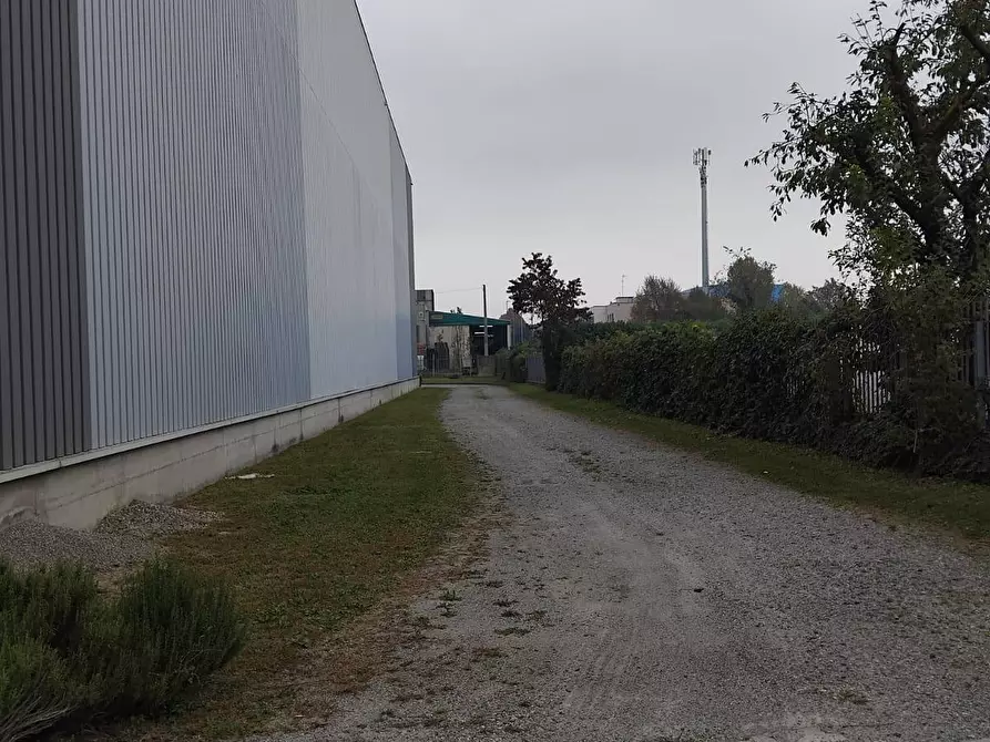 Immagine 30 di Capannone industriale in affitto  a Villasanta
