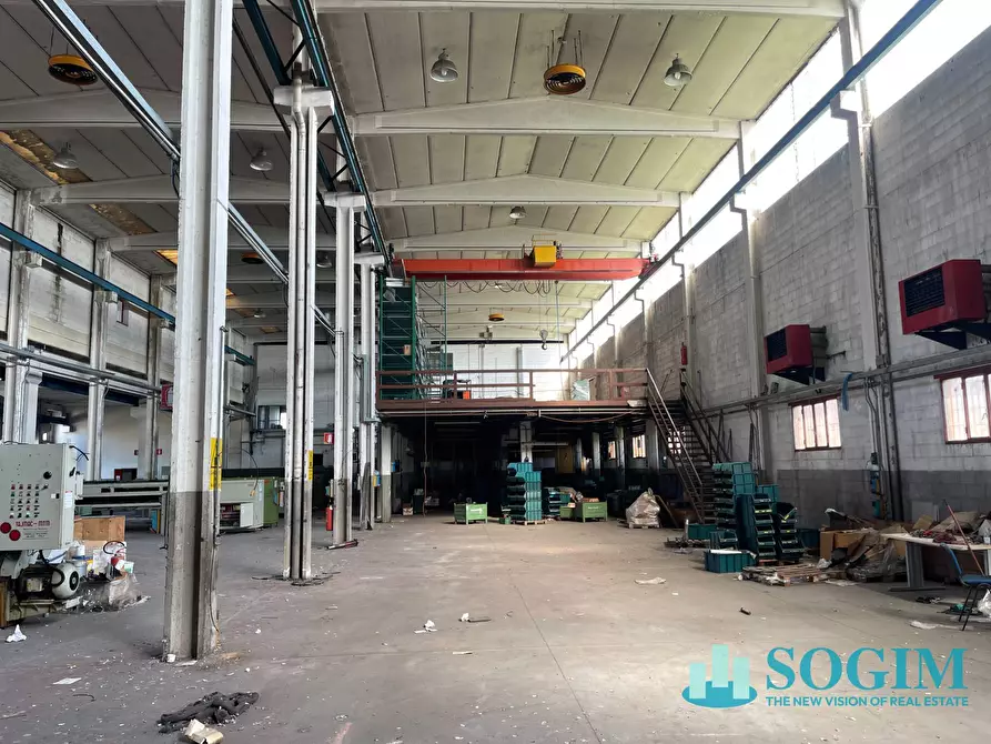 Immagine 7 di Capannone industriale in vendita  a Bussero