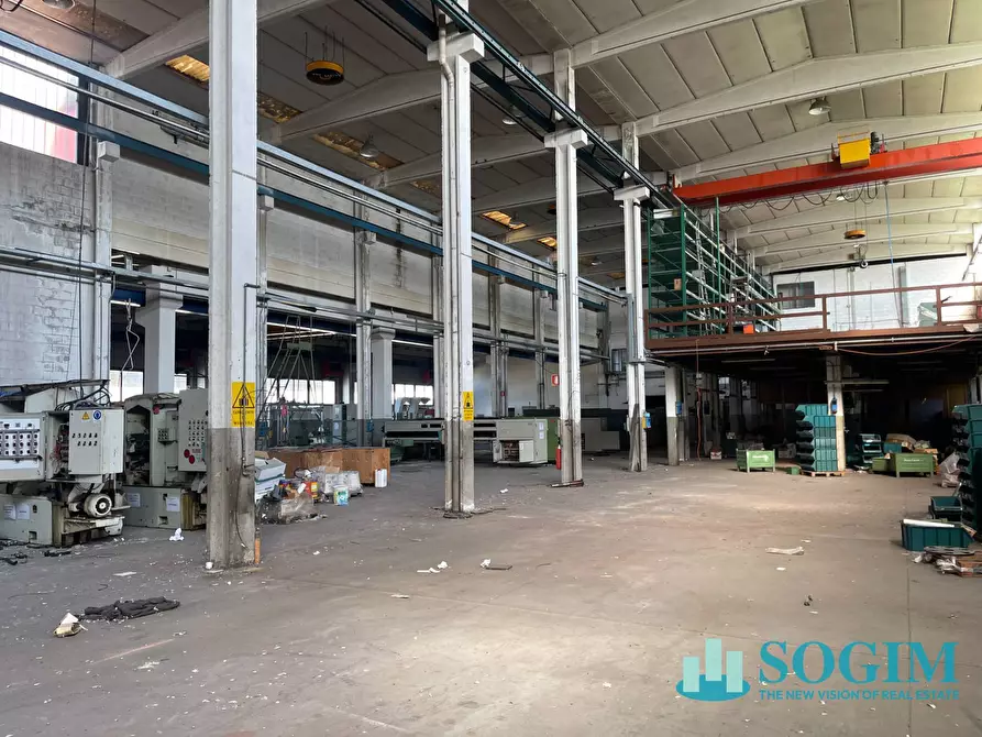 Immagine 10 di Capannone industriale in vendita  a Bussero