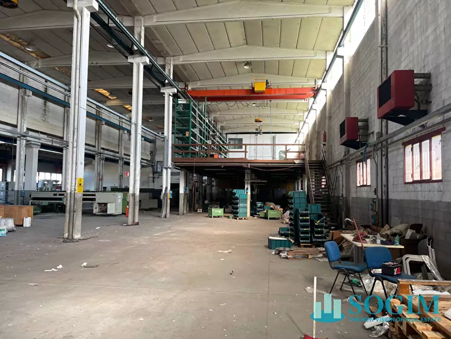Immagine 11 di Capannone industriale in vendita  a Bussero