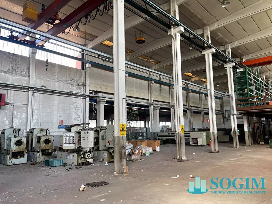 Immagine 12 di Capannone industriale in vendita  a Bussero