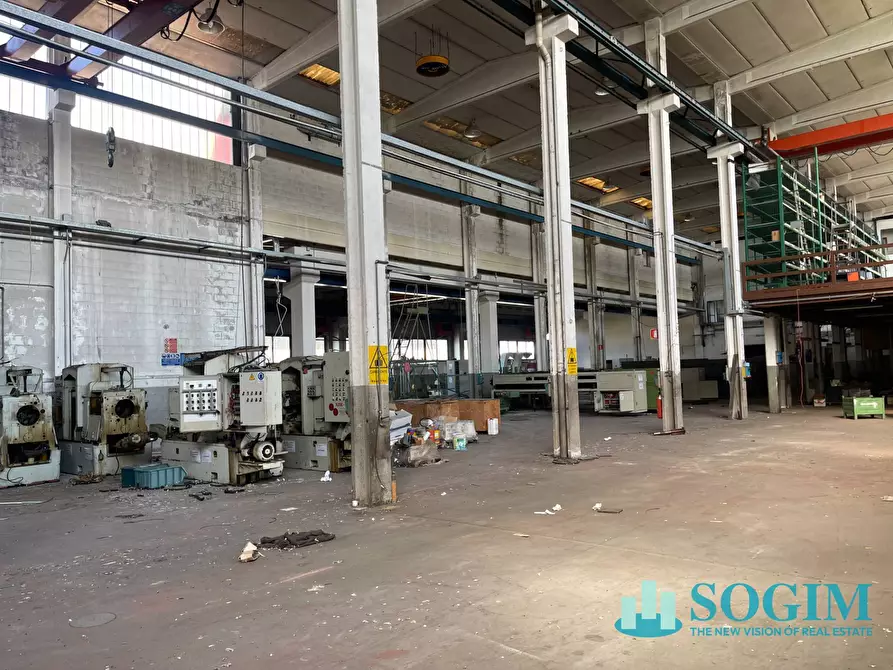 Immagine 13 di Capannone industriale in vendita  a Bussero