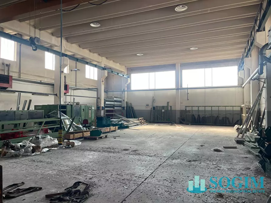 Immagine 14 di Capannone industriale in vendita  a Bussero