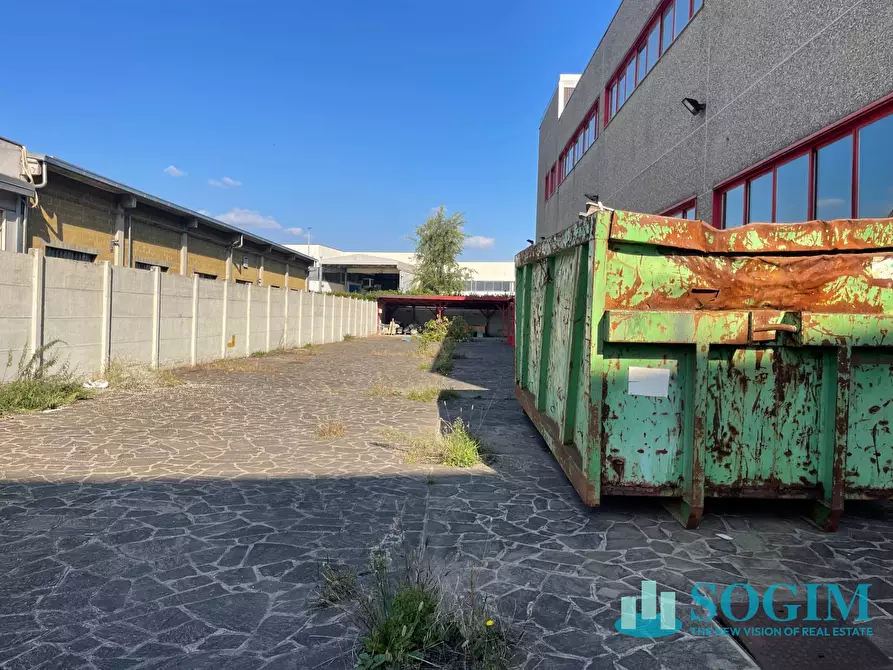 Immagine 17 di Capannone industriale in vendita  a Bussero