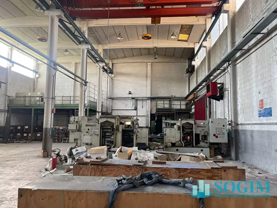 Immagine 19 di Capannone industriale in vendita  a Bussero