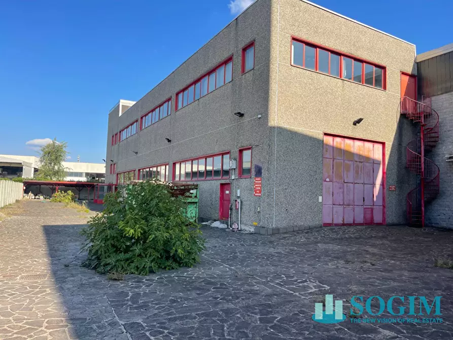 Immagine 2 di Capannone industriale in vendita  a Bussero