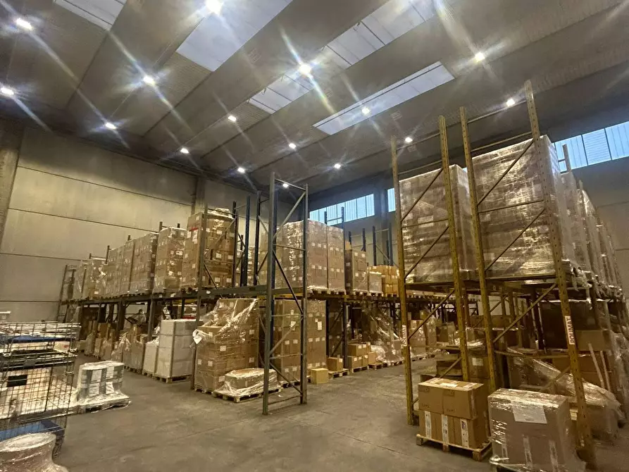 Immagine 1 di Capannone industriale in affitto  in via Meucci a Burago Di Molgora