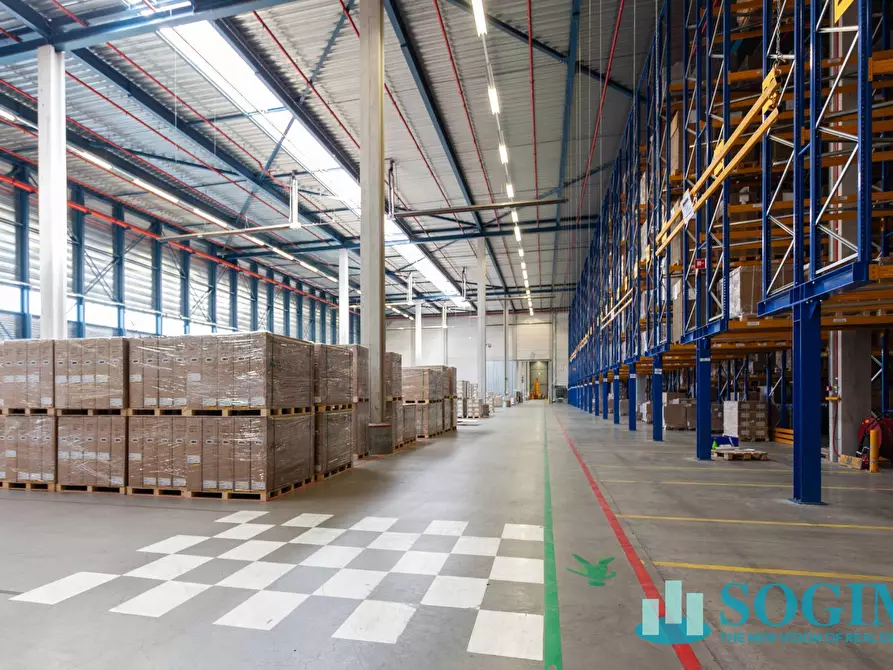 Immagine 8 di Capannone industriale in affitto  a Truccazzano