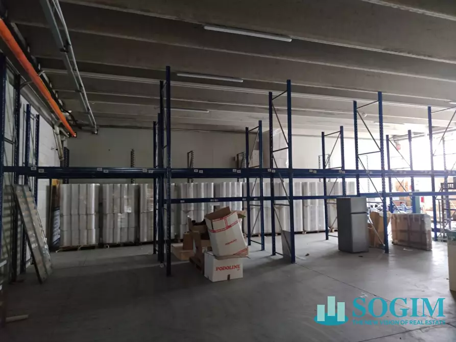 Immagine 3 di Locale commerciale in affitto  in Via Bruno Buozzi 21 a Liscate