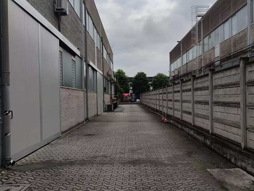 Immagine 6 di Locale commerciale in affitto  in Via Bruno Buozzi 21 a Liscate