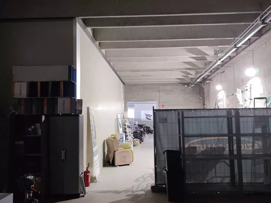 Immagine 9 di Locale commerciale in affitto  in Via Bruno Buozzi 21 a Liscate